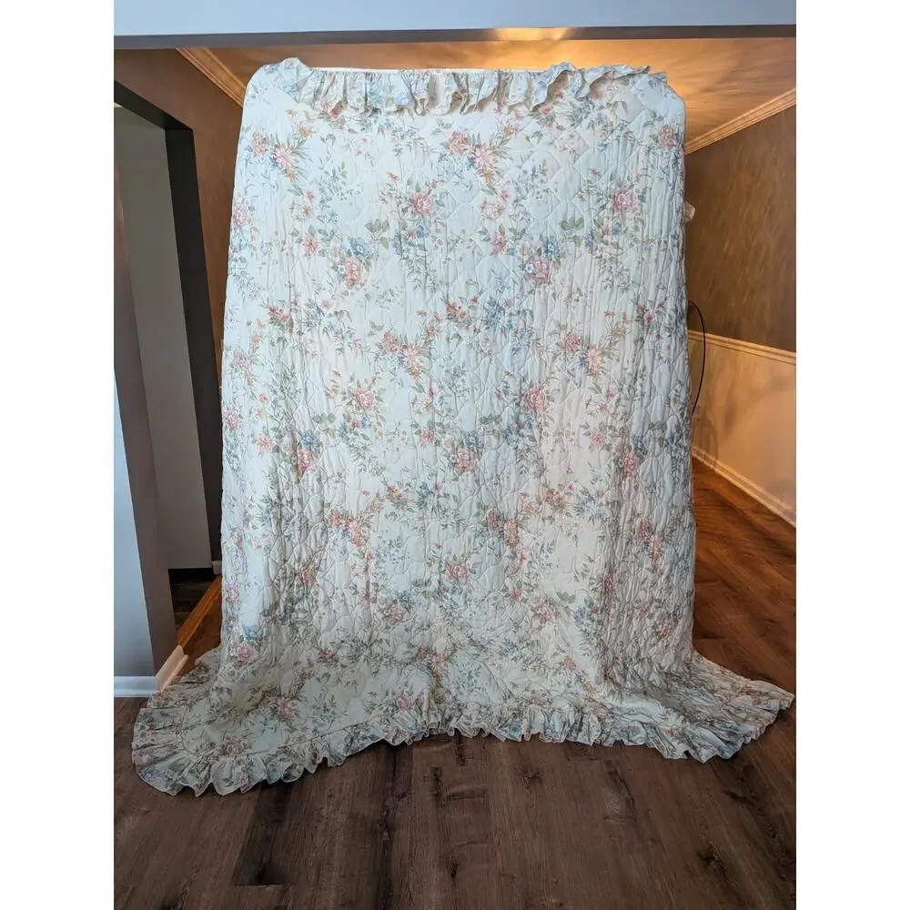 Vintage Burlington floral ruffle bedspread 102 x 88
